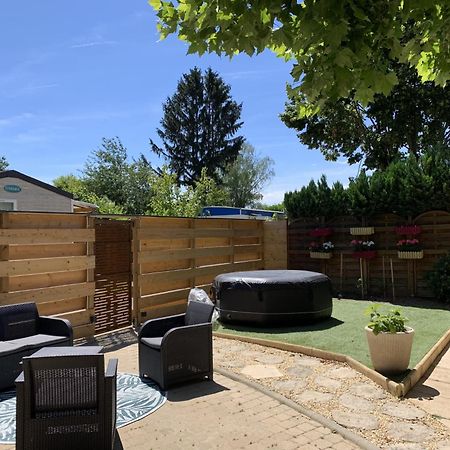 Hotel Havre De Paix Bord De Saone Avec Jacuzzi Massieux Exteriér fotografie